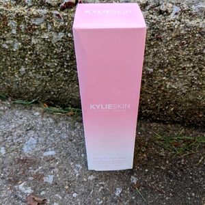 KylieSkin Cosmetics foaming face Cleanser. New